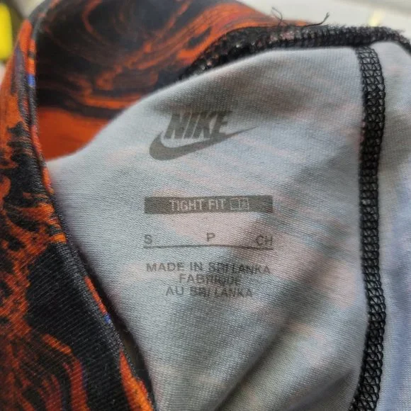 Nike Tight Fit High-Rise All Over Print Leggings - Picture 9 of 10